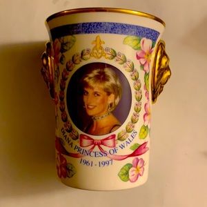 Sutherland fine China Diana princess of Wales lion head beaker